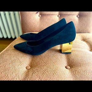 Michael Kors Gold heeled, blacksuede pumps..
